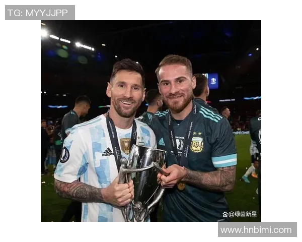 球星携手足球明星同框展现绿茵激情与友谊瞬间